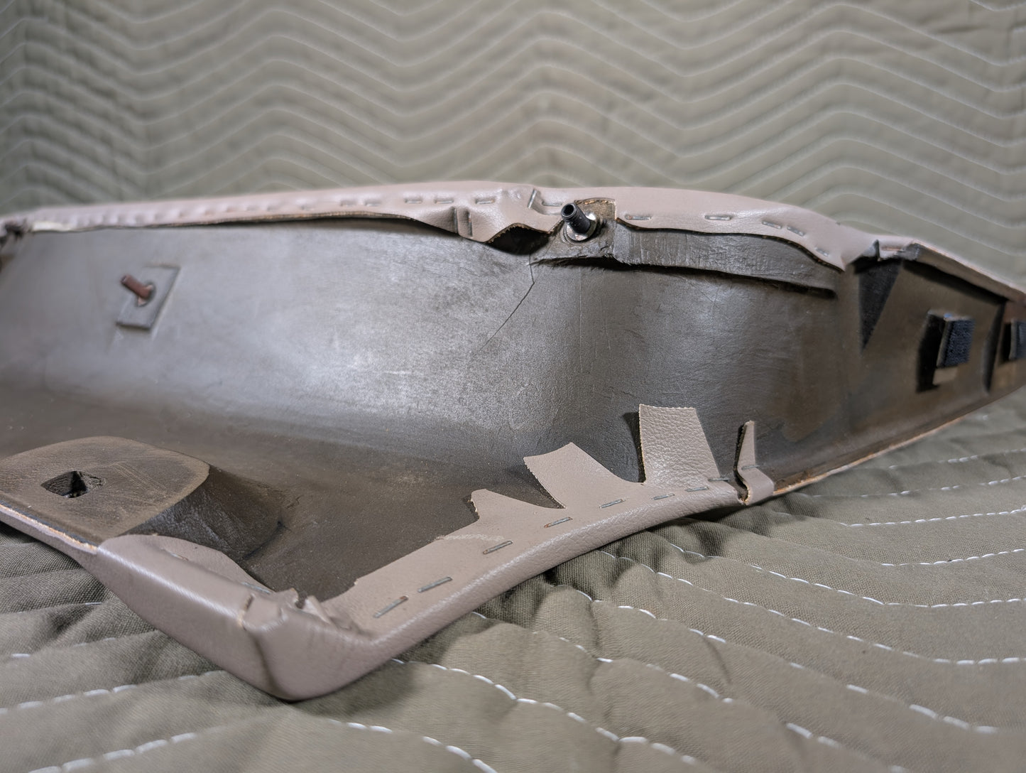 BMW E31 Lower Right Trim Panel (Boomerang), Parchment