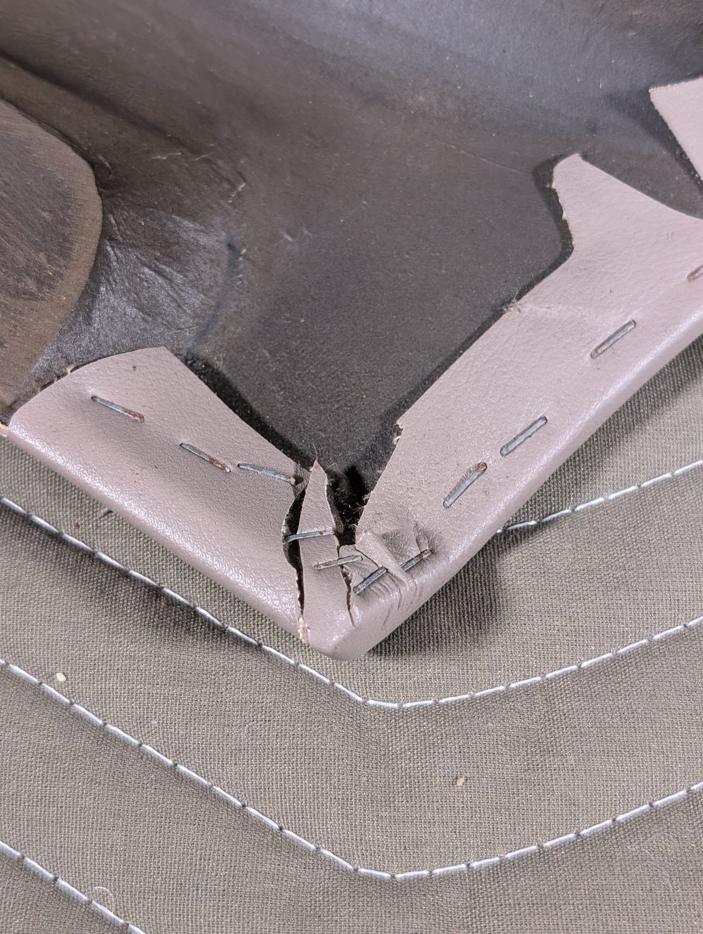 BMW E31 Lower Right Trim Panel (Boomerang), Parchment