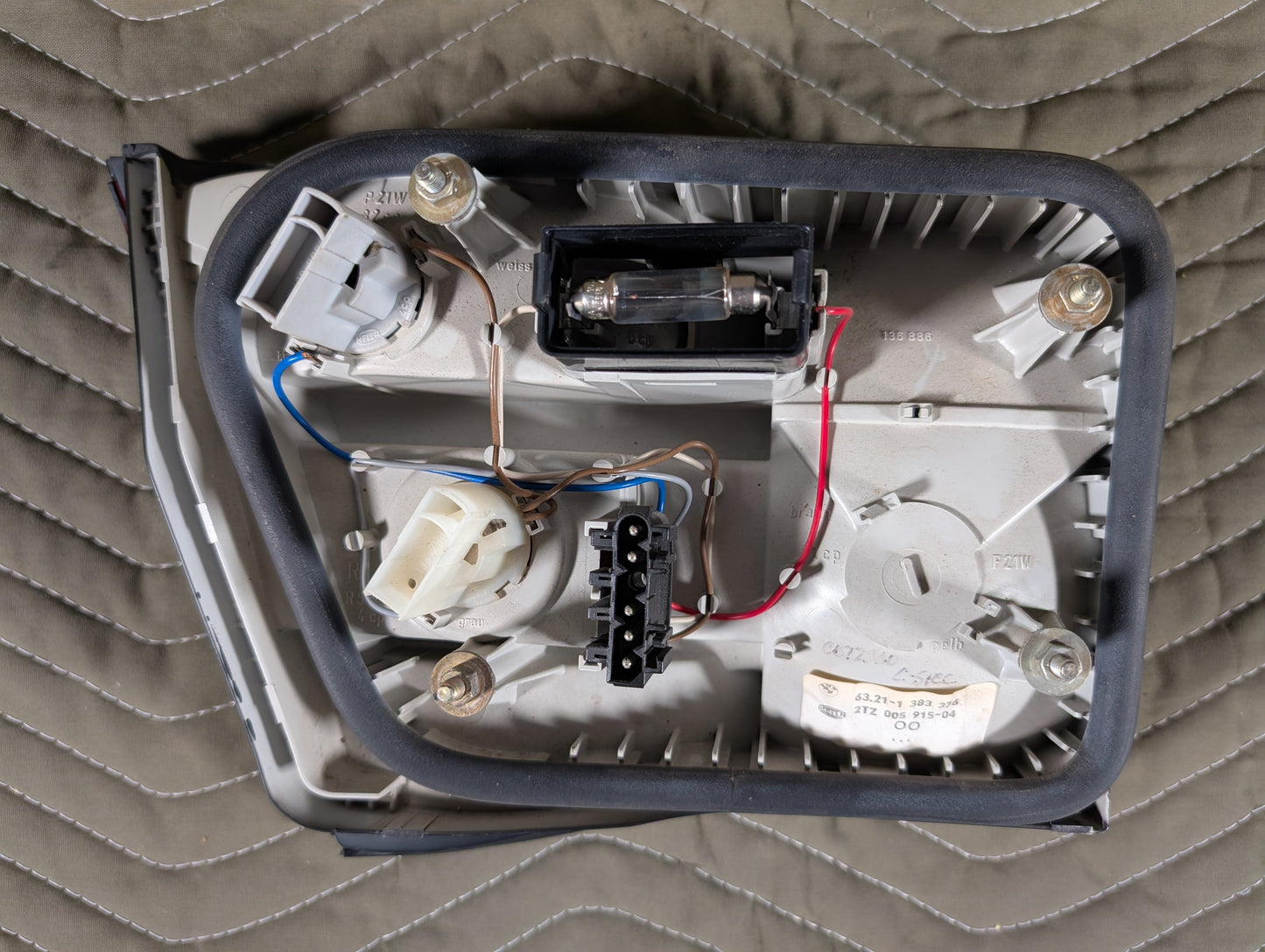 BMW E31 Inner Passenger Side Tail Light